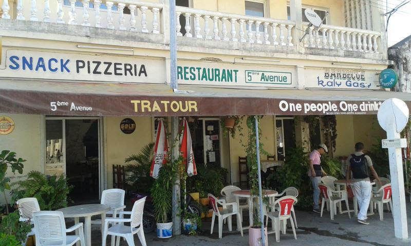 Restaurant 5e Avenue — Restaurant