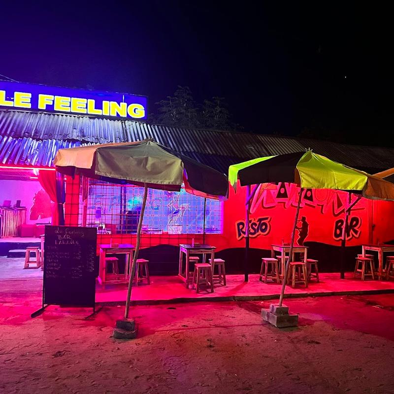 Le feeling bar karaoké à côte de soavita — Loisirs