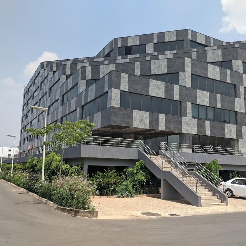 MCB Alarobia — Services