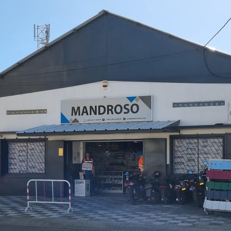 Quincaillerie MANDROSO - Toamasina — Boutique